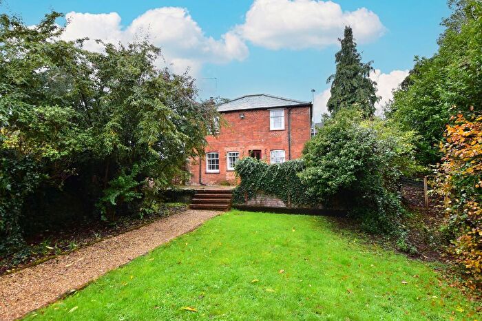 3 Bedroom Detached House For Sale In High Street, Bedmond, WD5