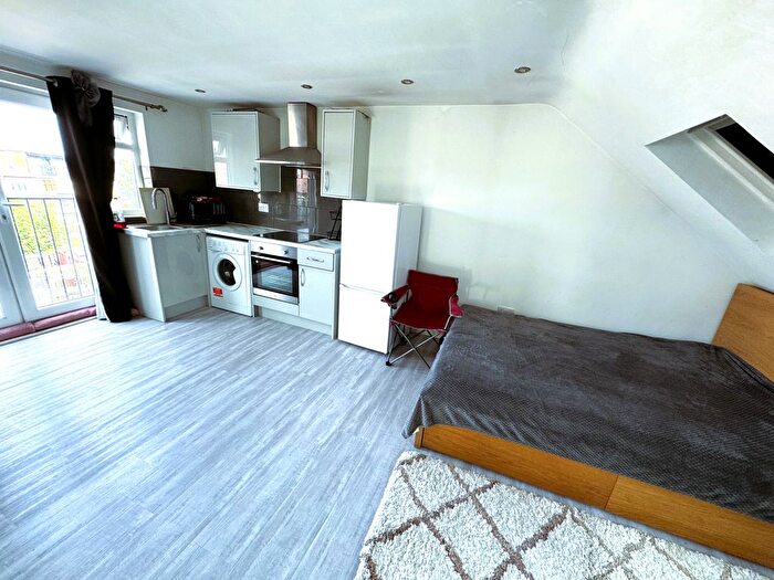 Studio To Rent In Baron Gardens, Ilford, IG6