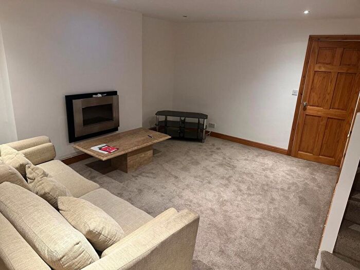 3 Bedroom Semi-Detached House To Rent In Greenlea Fold, Yeadon, Leeds, LS19