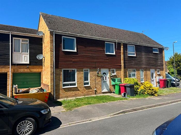 3 Bedroom Terraced House For Sale In Rochfords Gardens, Slough, SL2