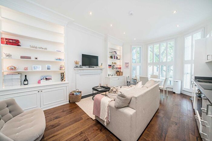 2 Bedroom Flat To Rent In Marloes Road, London, W8