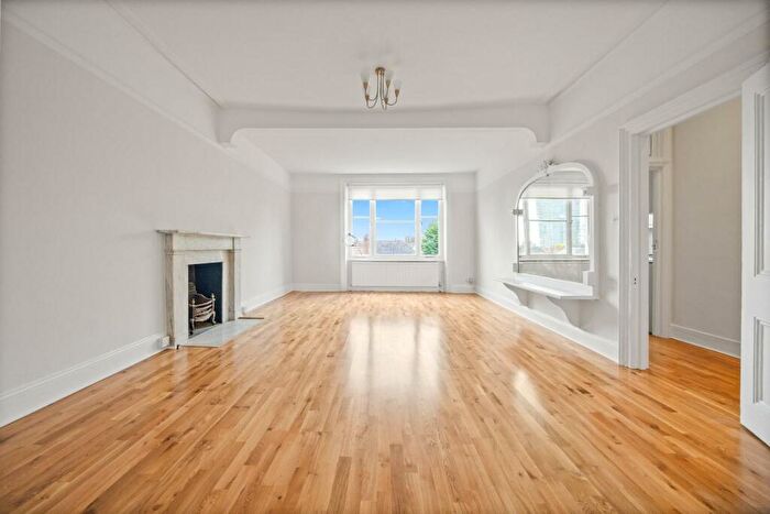 4 Bedroom Flat To Rent In Belsize Park Gardens, Belsize Park, NW3