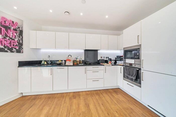 2 Bedroom Flat To Rent In Kingfisher Heights, Royal Docks, London, E16