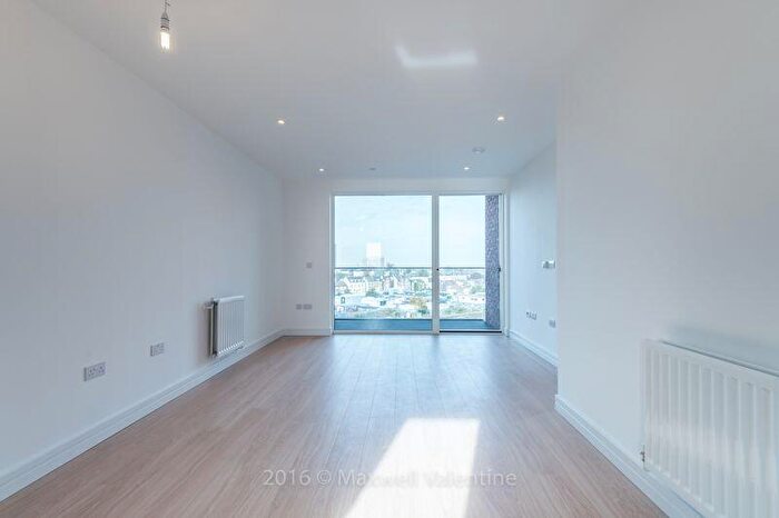 2 Bedroom Flat To Rent In Luxury Apartment, CR0