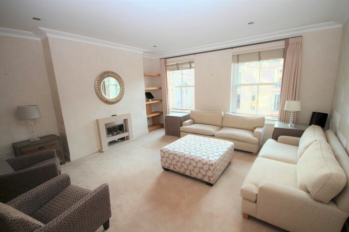 2 Bedroom Flat To Rent In St. Vincent Place, New Town, Edinburgh, EH3