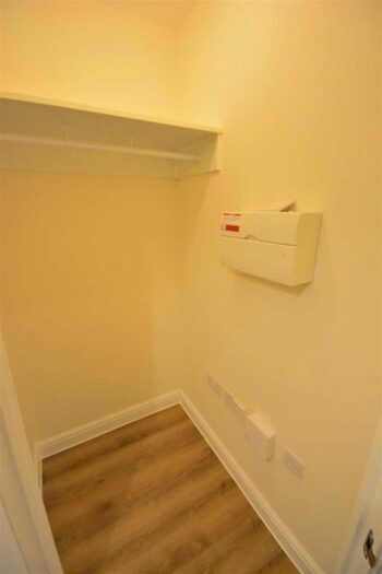 2 Bedroom Flat To Rent In Baytree Court, Prestwich, M25