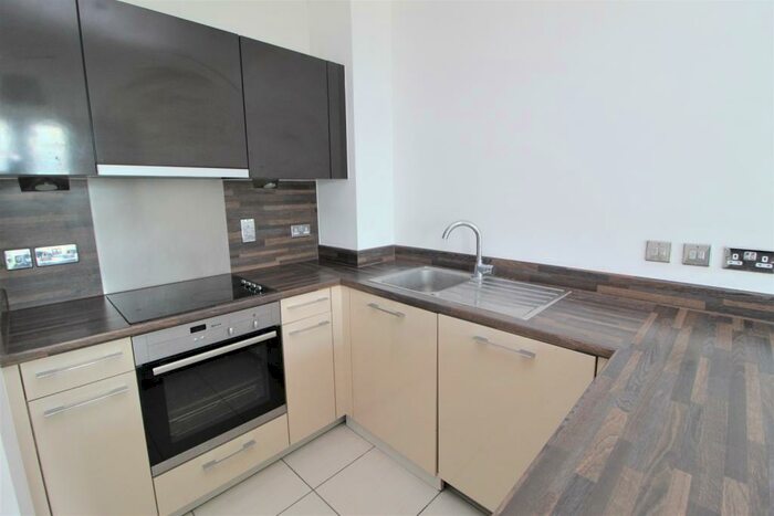 2 Bedroom Flat To Rent In K D Tower, Cotterells, Hemel Hempstead, Hertfordshire, HP1