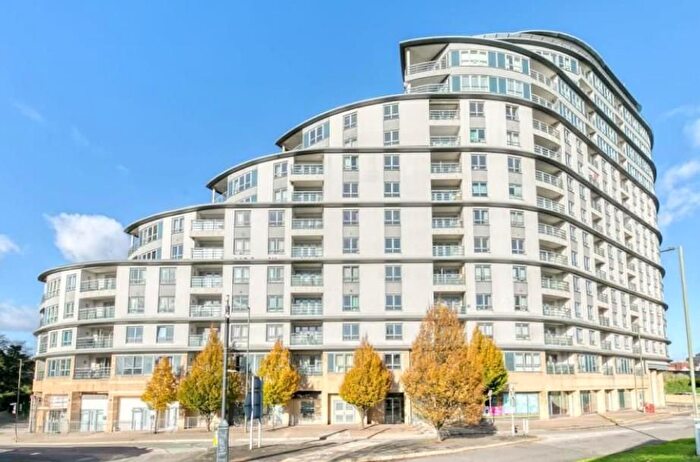 1 Bedroom Flat For Sale In Woking, Surrey, GU22