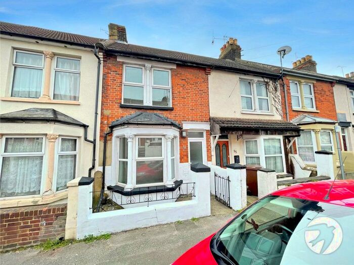 3 Bedroom Terraced House To Rent In Corporation Road, Gillingham, ME7