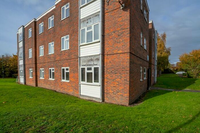 2 Bedroom Flat To Rent In Charles Avenue, Chichester, PO19