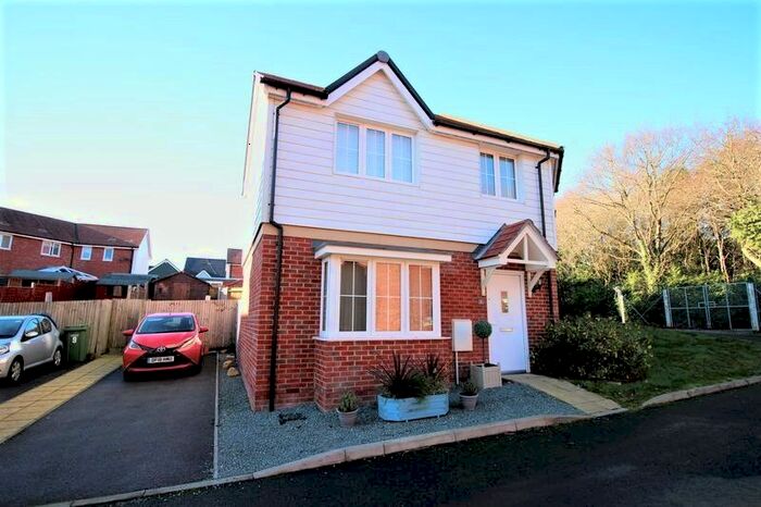 3 Bedroom Semi-Detached House To Rent In Alpine Crescent, Fareham, PO14