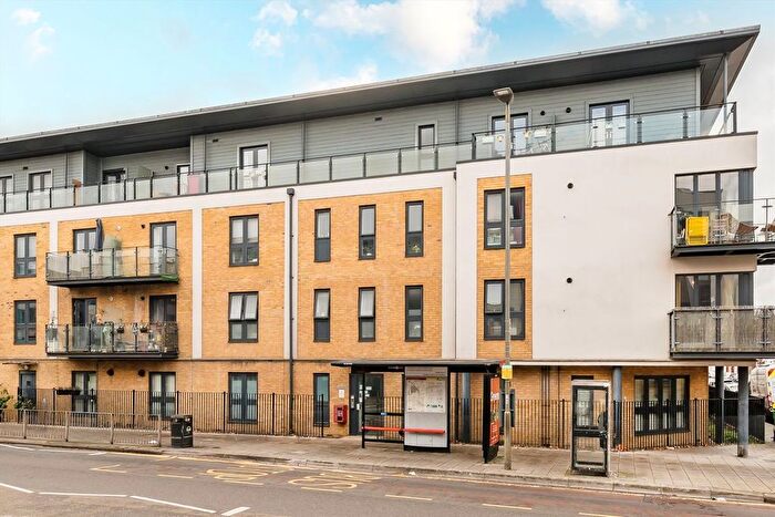 3 Bedroom Flat For Sale In Garratt Lane, Tooting, SW17