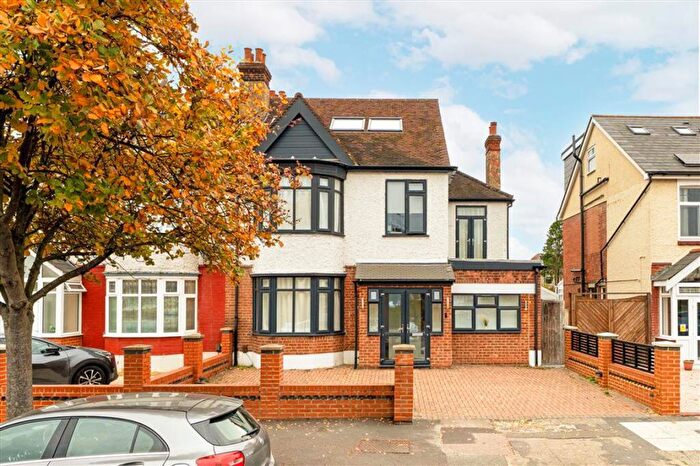 7 Bedroom House For Sale In Crantock Road, Catford, SE6