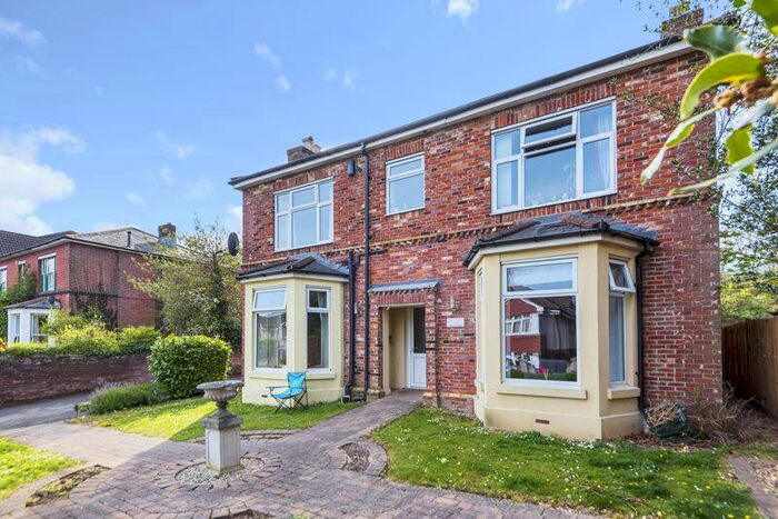 1 Bedroom Ground Maisonette To Rent In Belmont Road, Southampton, SO17