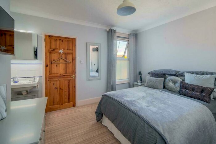 2 Bedroom Cottage For Sale In Charming Cottage - Albert Road, Gurnard, PO31