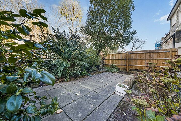 3 Bedroom Flat For Sale In Cathcart Hill, London, N19