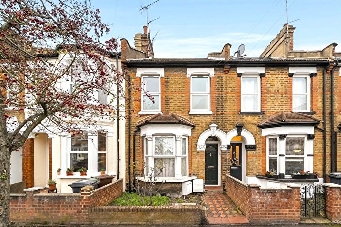 1 Bedroom Flat For Sale In Borwick Avenue, Walthamstow, London, E17