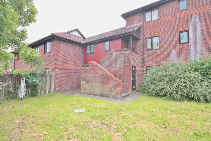 Studio To Rent In Linacre Close, Didcot, OX11