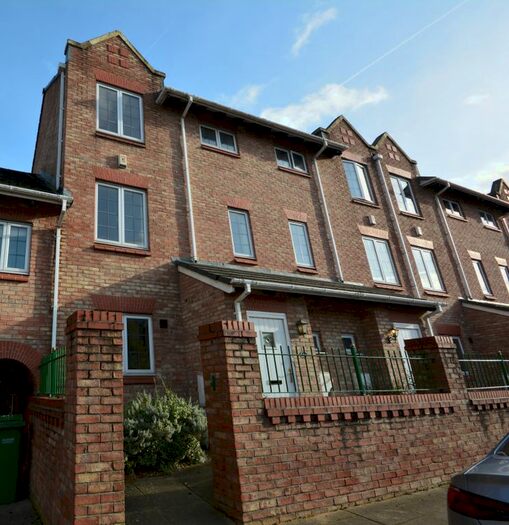 3 Bedroom Semi-Detached House To Rent In Great Oak Drive, Altrincham, WA15