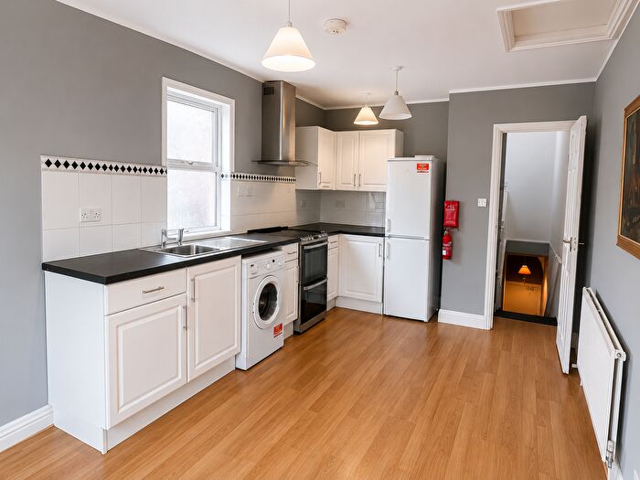 3 Bedroom Flat To Rent In Station Road, Wood Green, London, N22