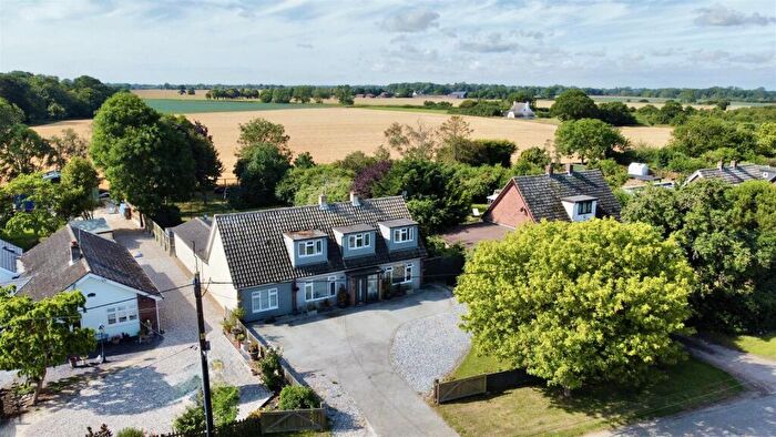 4 Bedroom Detached House For Sale In Stones Green, Great Oakley, CO12