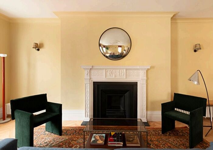 2 Bedroom Flat To Rent In Harley Street, South Marylebone, W1G