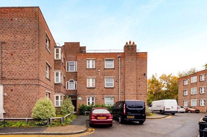 2 Bedroom Flat For Sale In Mapledene Estate, Mapledene Road, London, E8