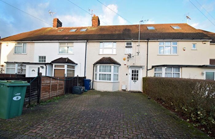 3 Bedroom Flat To Rent In The Link, West Acton, W3