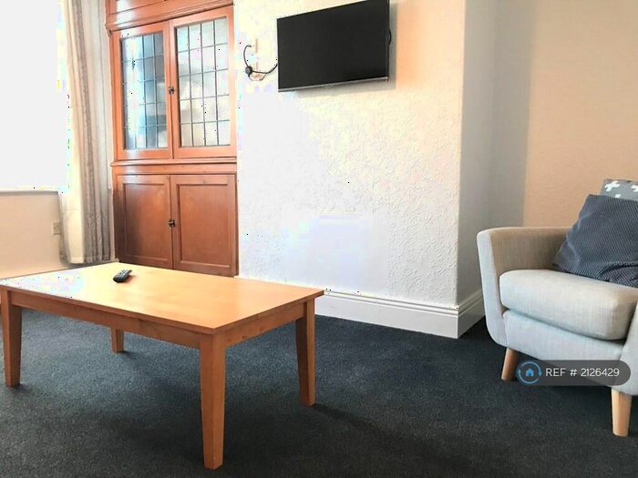 3 Bedroom Flat To Rent In Vicars Lane, Newcastle Upon Tyne, NE7