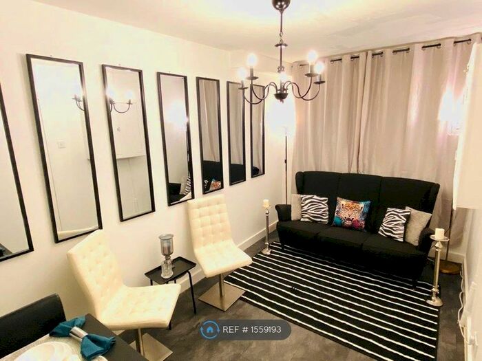 1 Bedroom Terraced House To Rent In Constable Avenue, London, E16