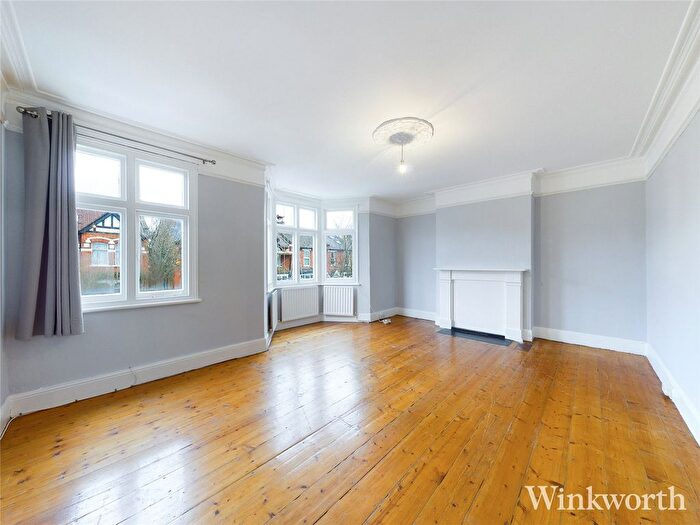 3 Bedroom Detached House To Rent In Arlington Road, London, Uk, W13