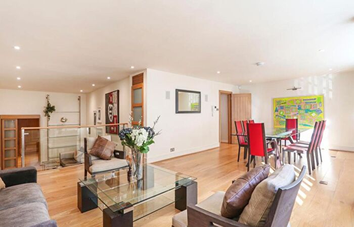 3 Bedroom Apartment To Rent In Garden Road, St Johns Wood, London, NW8