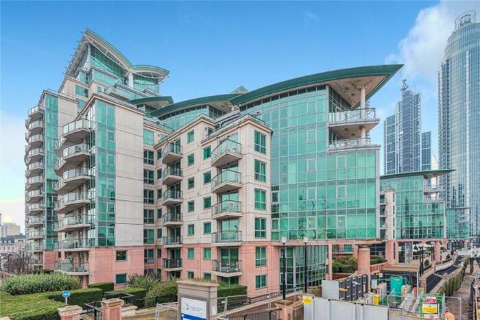 1 Bedroom Flat To Rent In Bridge House, St. George Wharf, Vauxhall Bridge Road, London, SW8