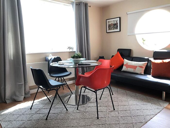2 Bedroom Flat To Rent In Royal Quay, Liverpool, L3