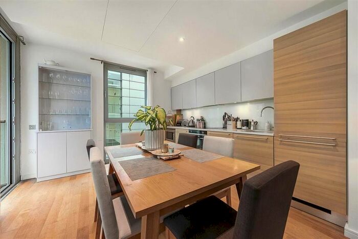 2 Bedroom Flat To Rent In Eastfields Avenue, Wandsworth, SW18