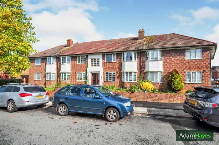 2 Bedroom Flat To Rent In Wentworth Road, Barnet, EN5