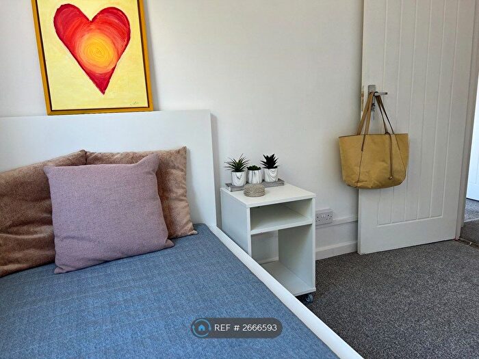 3 Bedroom Flat To Rent In Hamilton Road, Reading, RG1