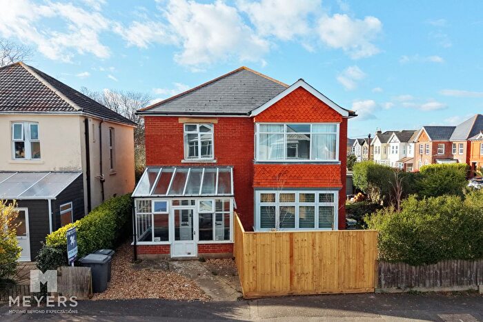 3 Bedroom Flat For Sale In Arnewood Road, Bournemouth, BH6