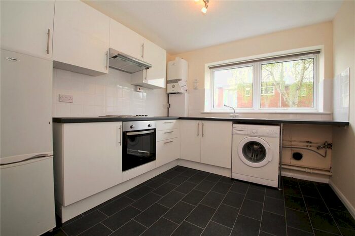 2 Bedroom Flat To Rent In Appleford Road, Reading, Berkshire, RG30