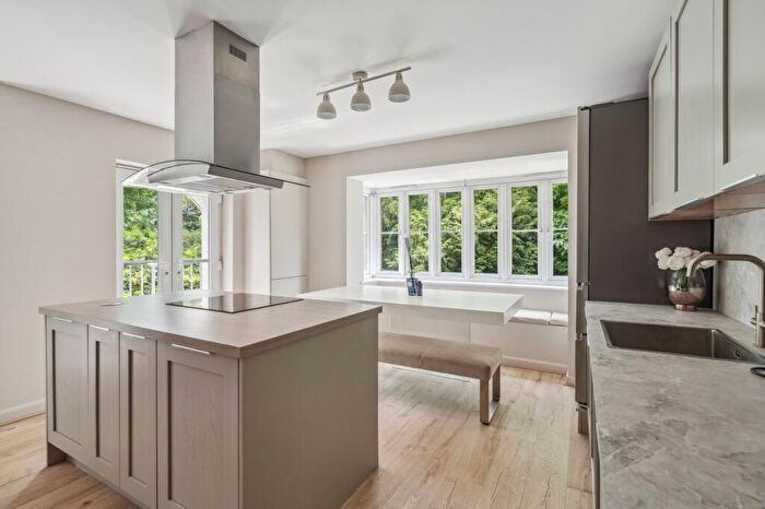 2 Bedroom Flat For Sale In Cranwells Lane, Farnham Common, SL2