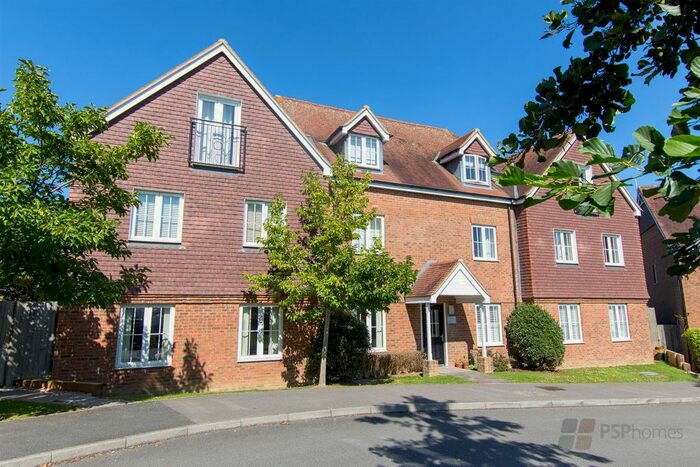 1 Bedroom Flat To Rent In Shearing Drive, Burgess Hill, RH15
