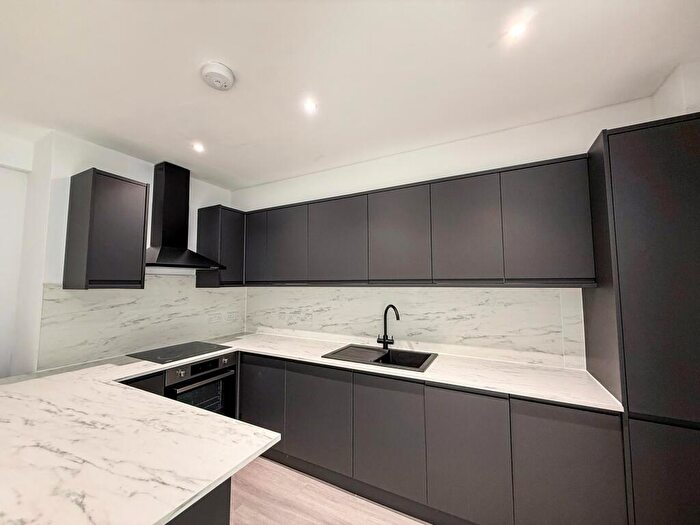 2 Bedroom Flat To Rent In Meadow Road, Beeston, NG9