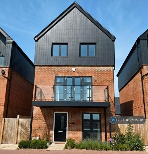 5 Bedroom Detached House To Rent In Granadiers Road, Winchester, SO22