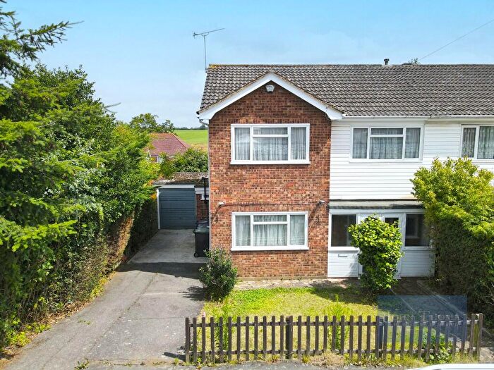 4 Bedroom Semi-Detached House To Rent In Tysea Hill, Stapleford Abbotts, Romford, RM4