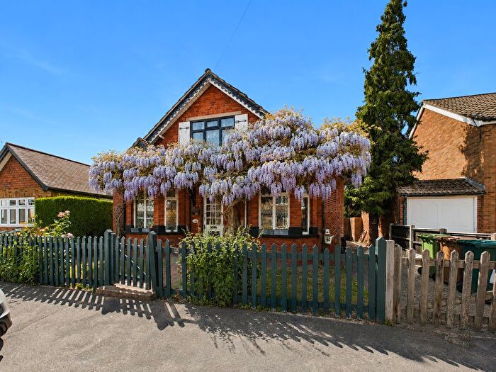 4 Bedroom Chalet For Sale In Wellington Road, Ashford, Surrey, TW15
