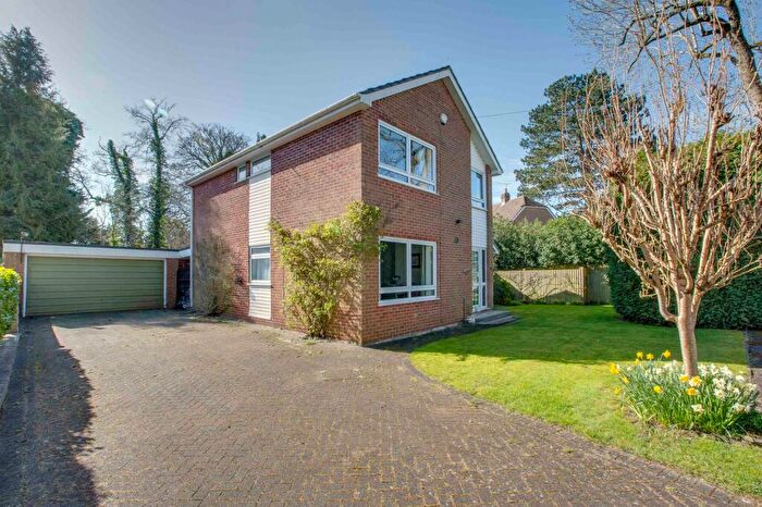 4 Bedroom Detached House For Sale In Willow Chase, Hazlemere, HP15