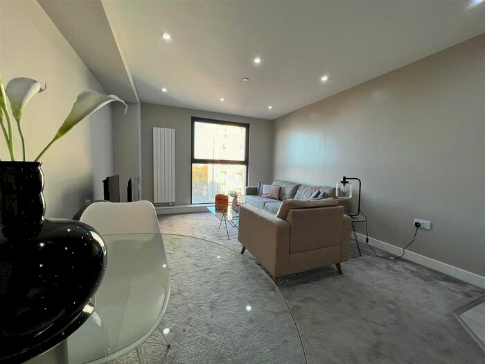 1 Bedroom Flat To Rent In Victoria Avenue, Southend-On-Sea, SS2