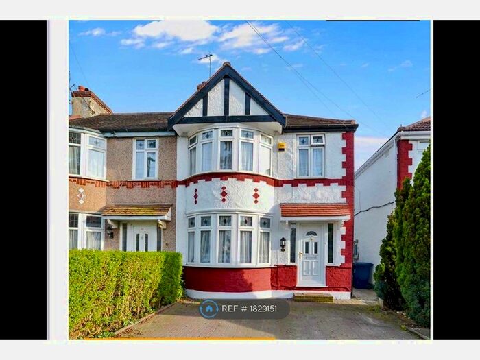 3 Bedroom End Of Terrace House To Rent In Dawlish Avenue, Perivale, Greenford, UB6