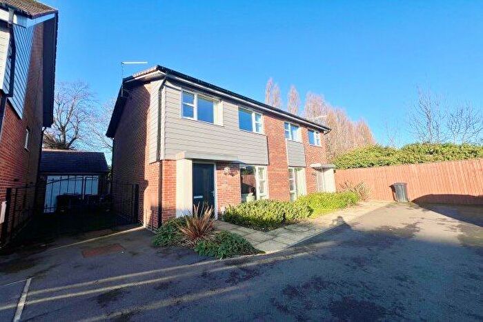 3 Bedroom Semi-Detached House To Rent In Summer Crescent, Nottingham, NG9