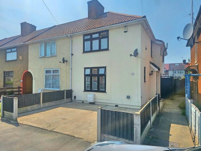 3 Bedroom End Of Terrace House For Sale In Grafton Road, Becontree Heath, RM8